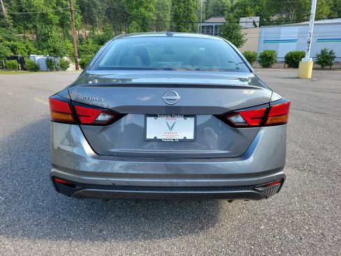 Used 2025 Nissan Altima 2.5 SV FWD image 6
