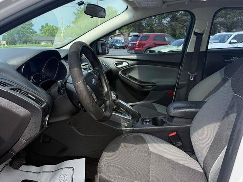 Used 2013 Ford Focus SE w/ SE Winter Pkg FWD image 12