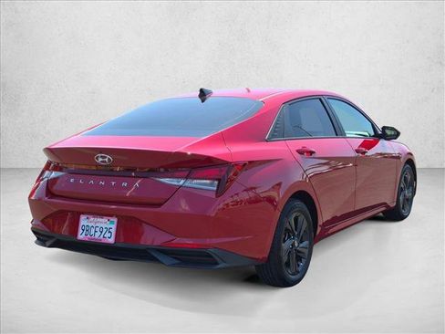 Used 2022 Hyundai Elantra SEL w/ Convenience Package FWD image 5