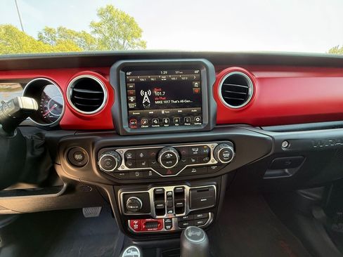 Used 2022 Jeep Wrangler Unlimited Rubicon w/ Cold Weather Group image 20