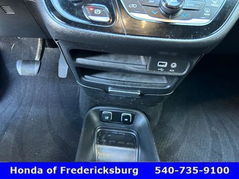 Used 2018 Chrysler Pacifica Touring Plus w/ S Appearance Package image 32