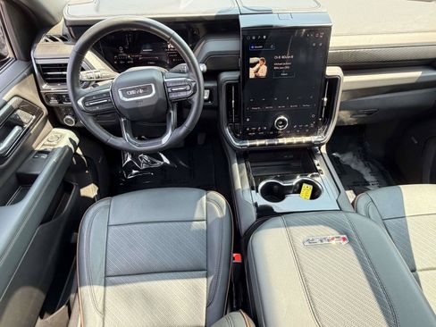Used 2025 GMC Yukon XL AT4 w/ AT4 Premium Package AWD/4WD image 9