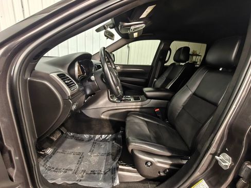 Used 2021 Jeep Grand Cherokee Laredo X image 23