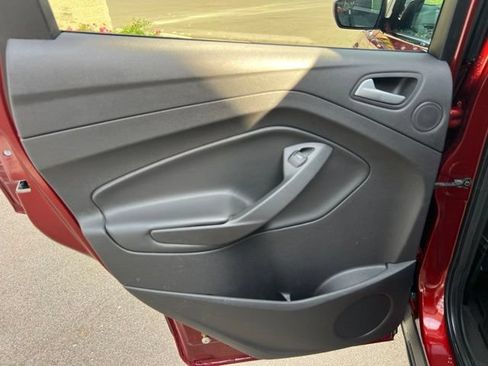 Used 2016 Ford Escape SE w/ Equipment Group 201A AWD/4WD image 14