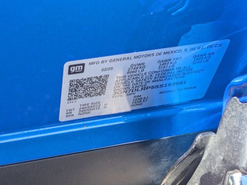 Used 2025 Chevrolet Equinox EV LT w/ Convenience Package image 17