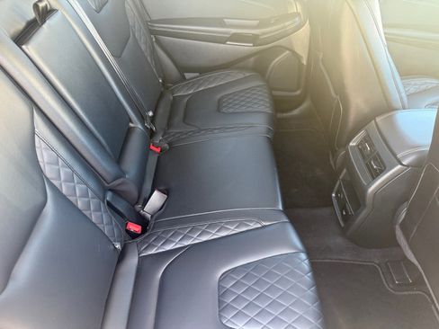 Used 2024 Ford Edge Titanium image 30