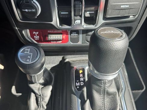 Used 2024 Jeep Gladiator Sport AWD/4WD image 15