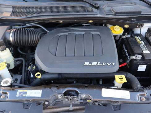 Used 2017 Dodge Grand Caravan SXT image 31