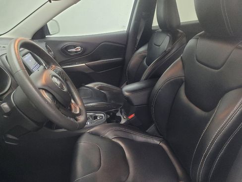 Used 2021 Jeep Cherokee Latitude FWD image 17