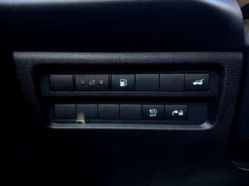 Used 2023 Mitsubishi Outlander SE image 15