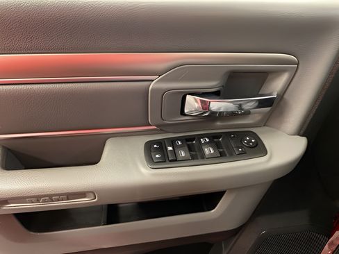 Used 2018 RAM 2500 SLT AWD/4WD image 16