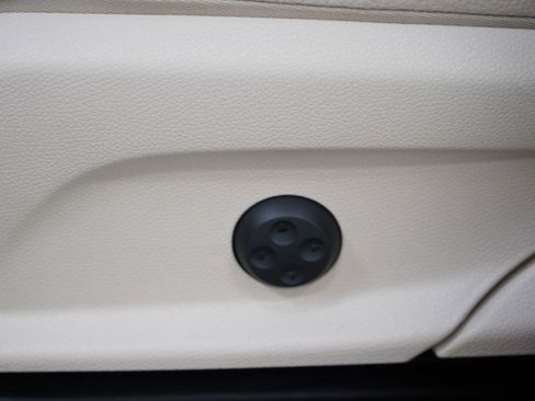 Used 2016 Mercedes-Benz GLC 300 4MATIC image 26