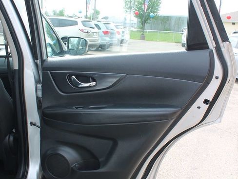 Used 2018 Nissan Rogue S image 18