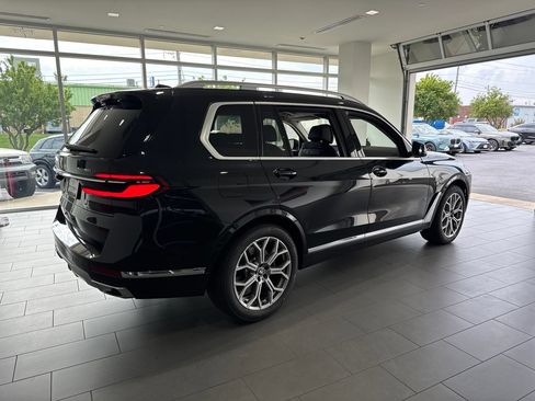 Used 2025 BMW X7 xDrive40i w/ Premium Package AWD/4WD image 8