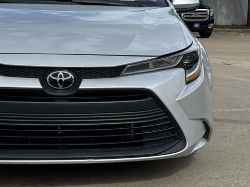 Used 2025 Toyota Corolla LE FWD image 4