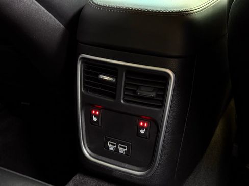 Used 2015 Chrysler 300 C w/ Harman/Kardon Audio Group RWD image 26