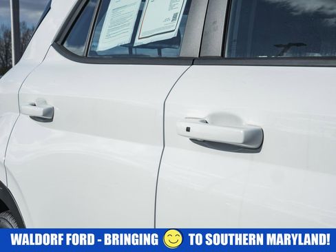 Used 2024 Hyundai Venue SEL image 13