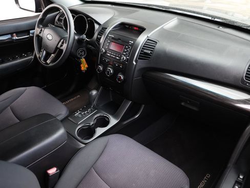 Used 2011 Kia Sorento 2WD image 18