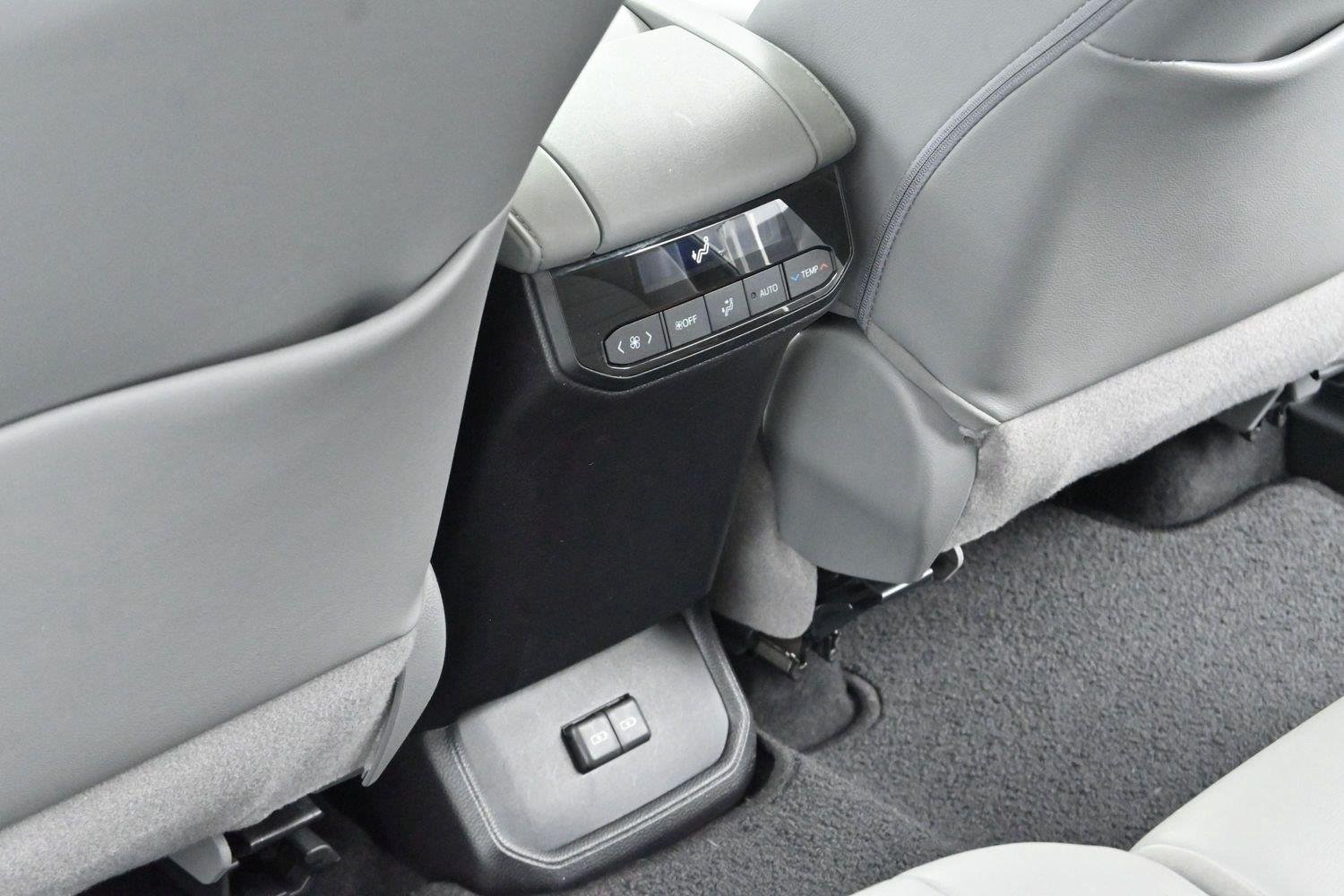 Used 2022 Toyota Highlander XLE FWD image 31