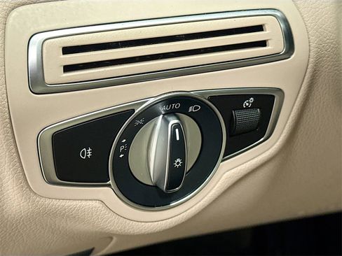 Used 2021 Mercedes-Benz C 300 4MATIC Sedan image 10