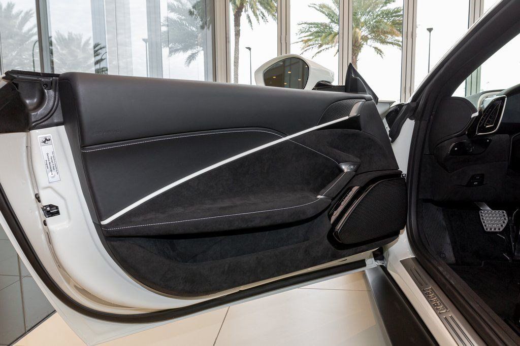 Used 2024 Ferrari Roma Spider RWD image 13