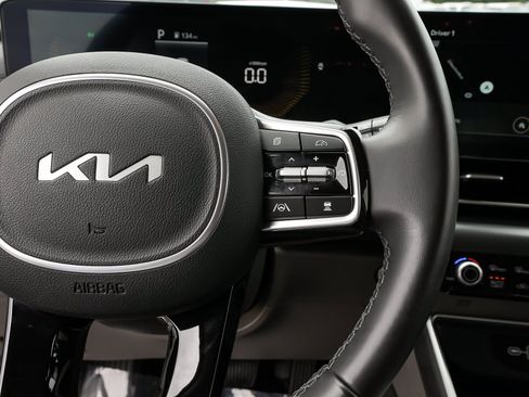 Used 2026 Kia Carnival LXS FWD image 19