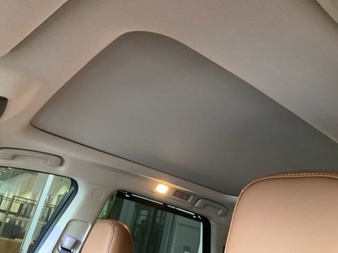 Used 2025 Nissan Pathfinder Platinum w/ Cargo Package image 7