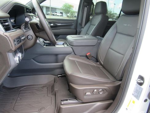 Used 2024 GMC Yukon XL Denali RWD image 18