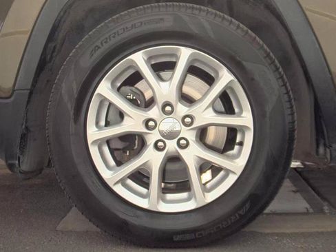 Used 2015 Jeep Cherokee Sport w/ Sport Appearance Group AWD/4WD image 7