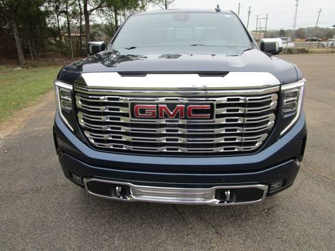Used 2023 GMC Sierra 1500 Denali w/ Denali Reserve Package image 4