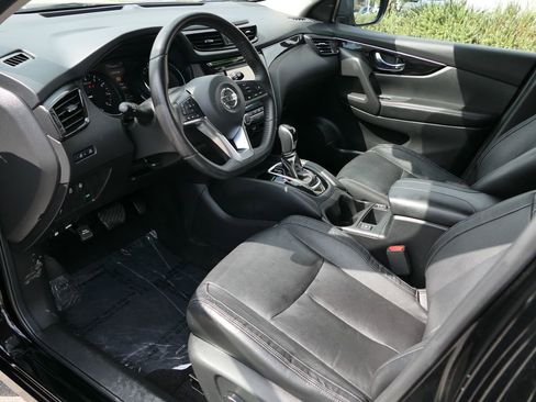 Used 2018 Nissan Rogue Sport SL w/ SL Premium Package FWD image 11