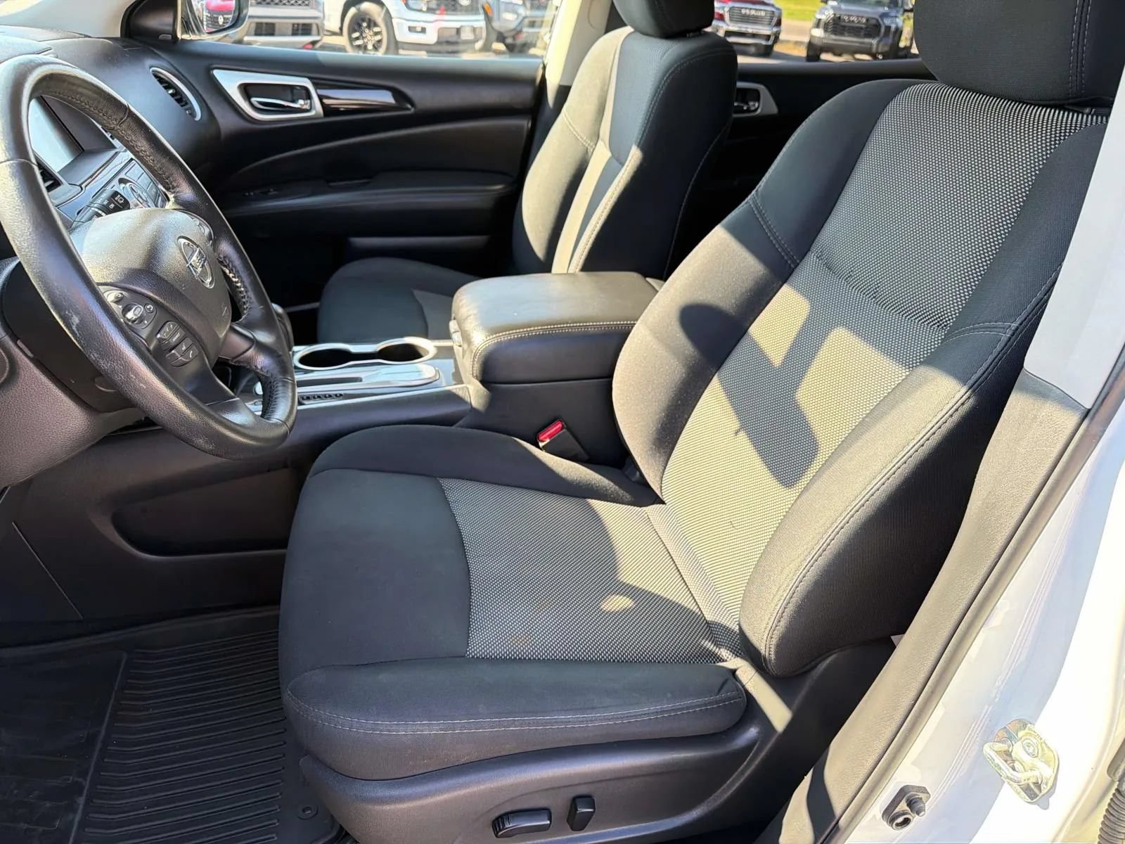 Used 2019 Nissan Pathfinder SV FWD image 29