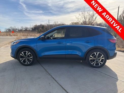 Used 2021 Ford Escape SE w/ SE Sport Appearance Package image 7