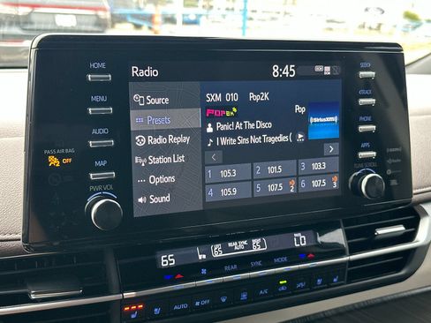 Used 2023 Toyota Sienna Platinum FWD image 43
