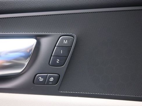 Used 2025 Volvo XC60 B5 Plus w/ Protection Package Premier image 27