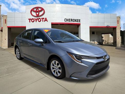 Used 2025 Toyota Corolla LE FWD image 3