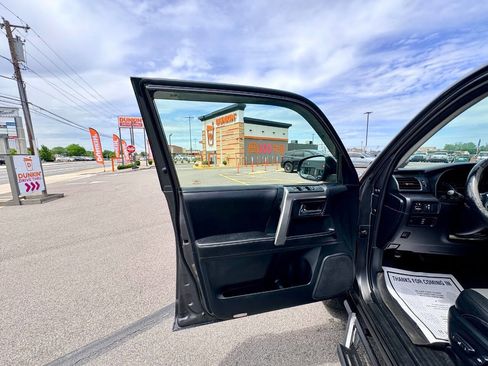 Used 2015 Toyota 4Runner SR5 Premium AWD/4WD image 18