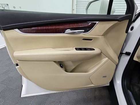 Used 2019 Cadillac XT5 Premium Luxury FWD image 29