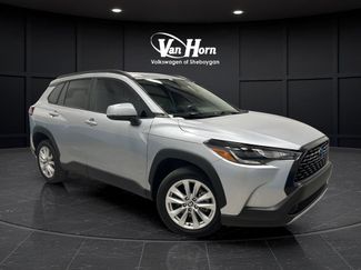 Used 2023 Toyota Corolla Cross LE video 1