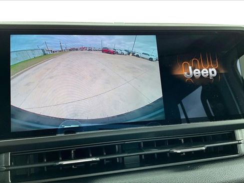 Used 2025 Jeep Wrangler Sport image 21