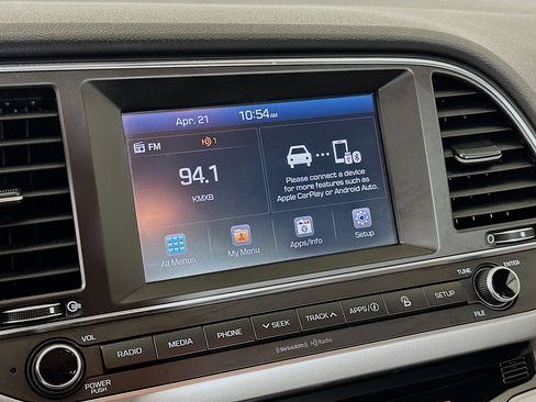 Used 2017 Hyundai Elantra Limited image 21