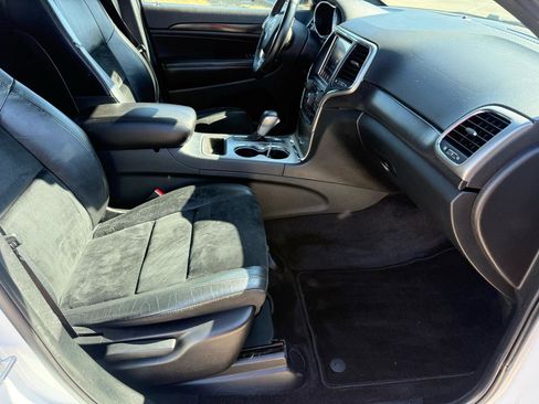 Used 2018 Jeep Grand Cherokee Altitude image 27