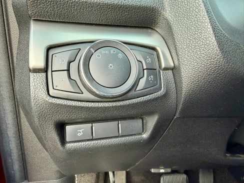 Used 2018 Ford Explorer XLT w/ Equipment Group 202A image 32