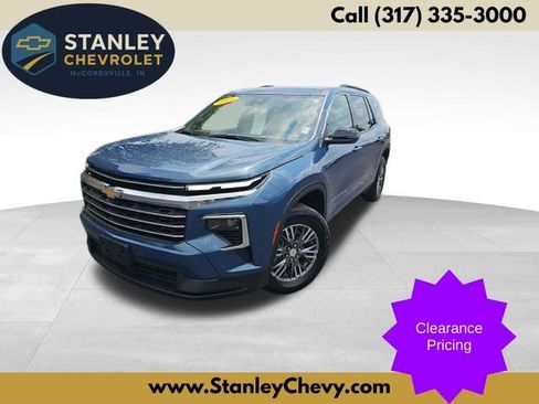 Used 2025 Chevrolet Traverse LT image 1