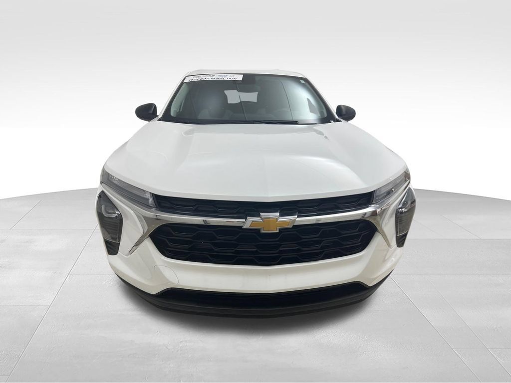 Used 2025 Chevrolet Trax LS FWD image 8