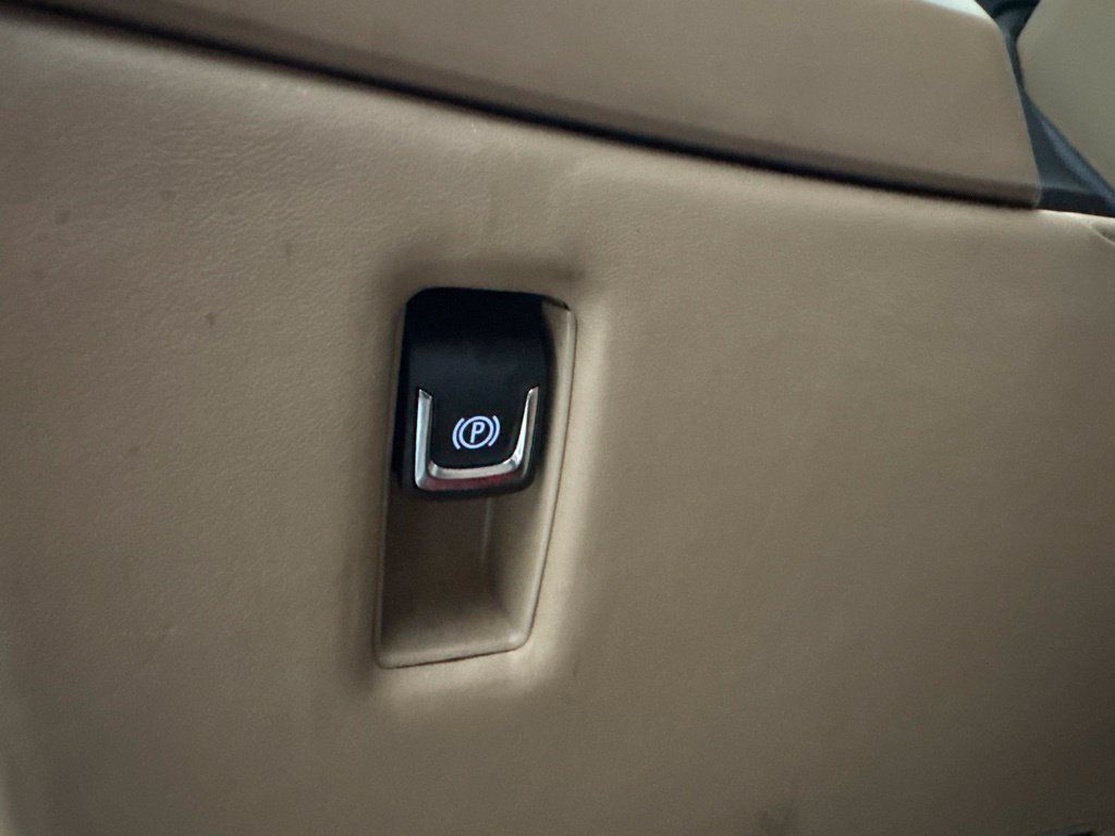 Used 2018 Cadillac Escalade ESV Platinum AWD/4WD image 32