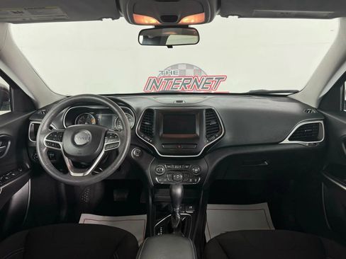 Used 2019 Jeep Cherokee Latitude w/ Popular Appearance Group FWD image 11