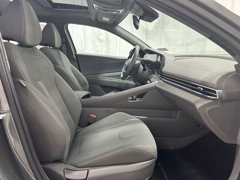 Used 2025 Hyundai Elantra SEL image 55