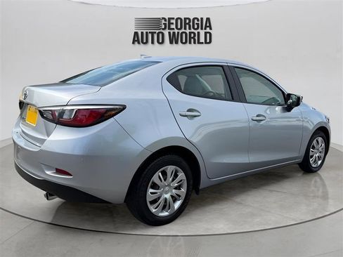 Used 2020 Toyota Yaris L FWD image 11