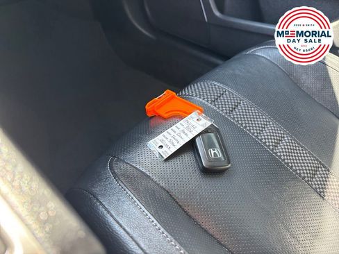 Used 2020 Honda Civic Touring image 19